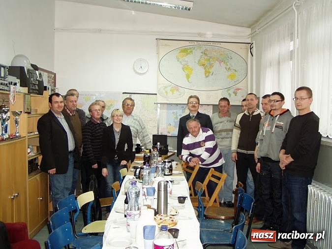 Zdjęcie w galerii na portalu naszraciborz.pl: Pasję znajdują w eterze wiadomości z regionu