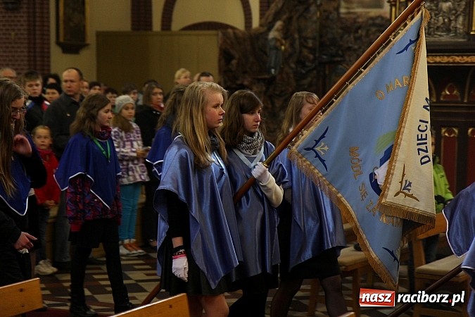 Zdjęcie w galerii na portalu naszraciborz.pl: W kościele pw. św. Mikołaja ksiądz biskup Andrzej Czaja poświęcił nowy ołtarz wiadomości z regionu