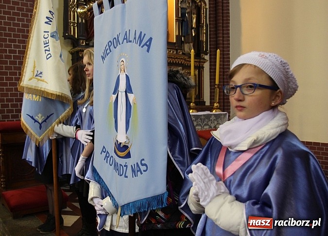 Zdjęcie w galerii na portalu naszraciborz.pl: W kościele pw. św. Mikołaja ksiądz biskup Andrzej Czaja poświęcił nowy ołtarz wiadomości z regionu