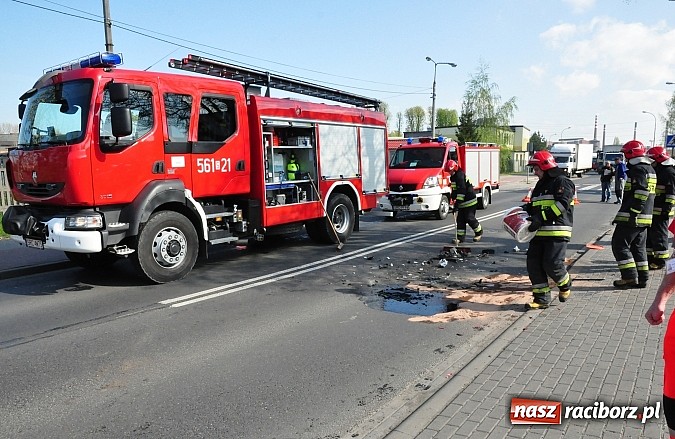 Zdjęcie w galerii na portalu naszraciborz.pl: Na 1 Maja BMW wjechało w tył naczepy TIR-a wiadomości z regionu