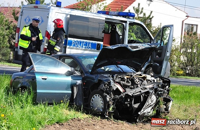 Zdjęcie w galerii na portalu naszraciborz.pl: Kolejna kraksa w Tworkowie. Fiat wymusił pierwszeństwo audi wiadomości z regionu