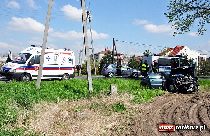 Zdjęcie w galerii na portalu naszraciborz.pl: Kolejna kraksa w Tworkowie. Fiat wymusił pierwszeństwo audi wiadomości z regionu