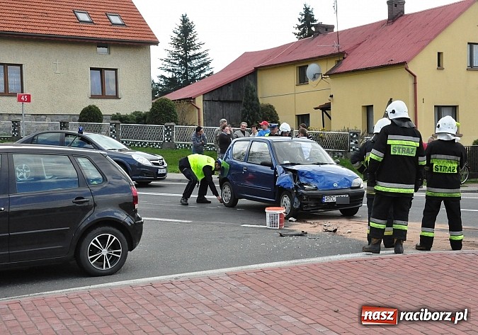 Zdjęcie w galerii na portalu naszraciborz.pl: Feralne skrzyżowanie w Tworkowie. Czwarta kraksa w tym miejscu w tym roku! wiadomości z regionu