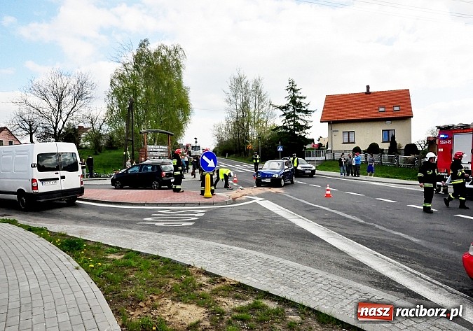 Zdjęcie w galerii na portalu naszraciborz.pl: Feralne skrzyżowanie w Tworkowie. Czwarta kraksa w tym miejscu w tym roku! wiadomości z regionu