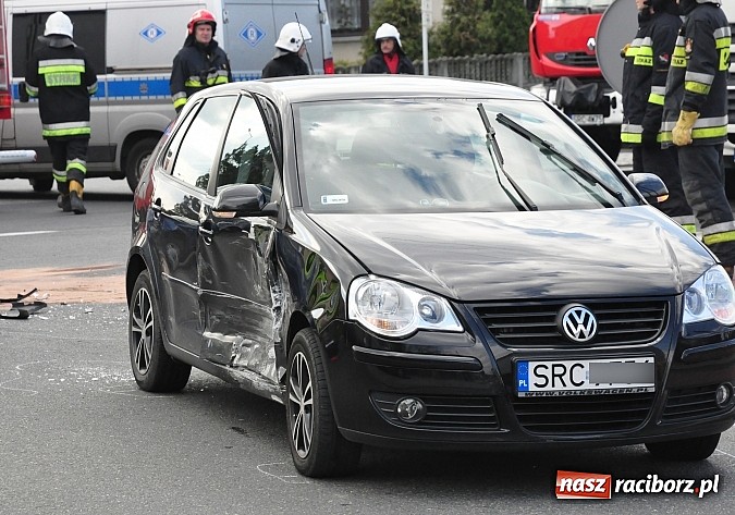 Zdjęcie w galerii na portalu naszraciborz.pl: Feralne skrzyżowanie w Tworkowie. Czwarta kraksa w tym miejscu w tym roku! wiadomości z regionu