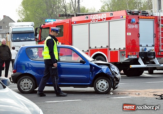 Zdjęcie w galerii na portalu naszraciborz.pl: Feralne skrzyżowanie w Tworkowie. Czwarta kraksa w tym miejscu w tym roku! wiadomości z regionu