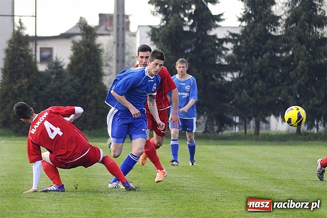 Zdjęcie w galerii na portalu naszraciborz.pl: Samobój i trzy karne w meczu Krzyżanowic z Rakowem Częstochowa wiadomości z regionu