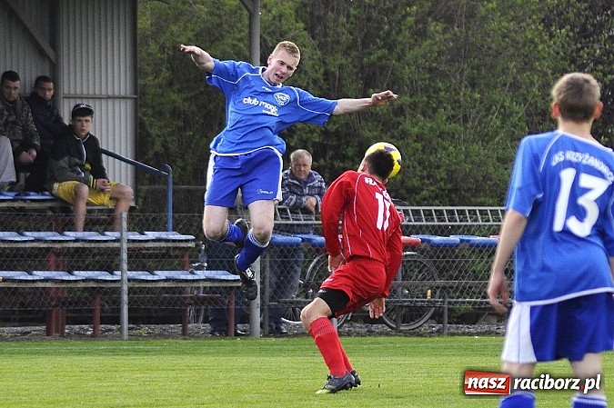 Zdjęcie w galerii na portalu naszraciborz.pl: Samobój i trzy karne w meczu Krzyżanowic z Rakowem Częstochowa wiadomości z regionu