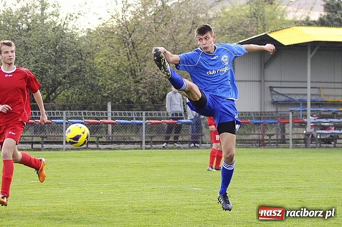 Zdjęcie w galerii na portalu naszraciborz.pl: Samobój i trzy karne w meczu Krzyżanowic z Rakowem Częstochowa wiadomości z regionu