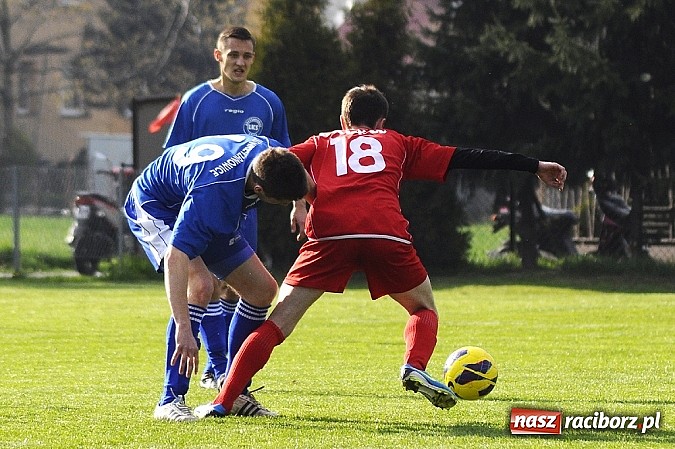 Zdjęcie w galerii na portalu naszraciborz.pl: Samobój i trzy karne w meczu Krzyżanowic z Rakowem Częstochowa wiadomości z regionu