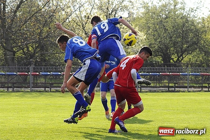 Zdjęcie w galerii na portalu naszraciborz.pl: Samobój i trzy karne w meczu Krzyżanowic z Rakowem Częstochowa wiadomości z regionu