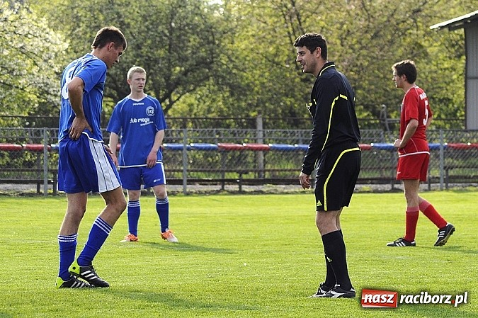 Zdjęcie w galerii na portalu naszraciborz.pl: Samobój i trzy karne w meczu Krzyżanowic z Rakowem Częstochowa wiadomości z regionu
