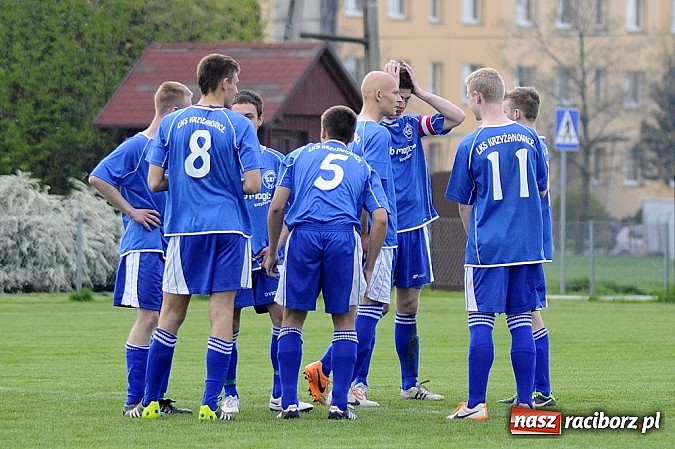 Zdjęcie w galerii na portalu naszraciborz.pl: Samobój i trzy karne w meczu Krzyżanowic z Rakowem Częstochowa wiadomości z regionu