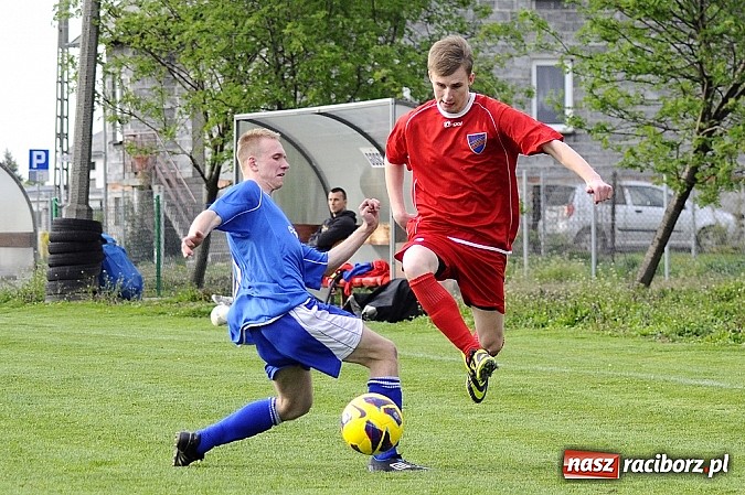 Zdjęcie w galerii na portalu naszraciborz.pl: Samobój i trzy karne w meczu Krzyżanowic z Rakowem Częstochowa wiadomości z regionu