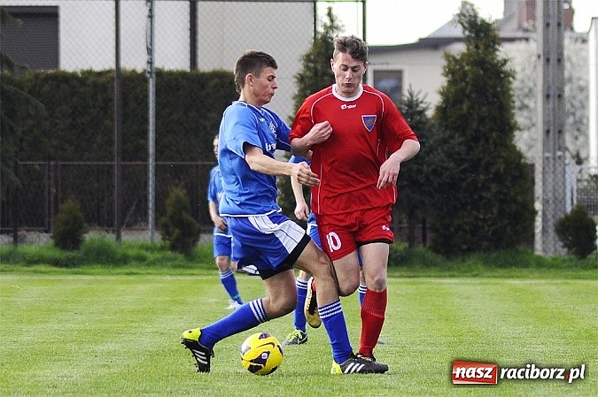 Zdjęcie w galerii na portalu naszraciborz.pl: Samobój i trzy karne w meczu Krzyżanowic z Rakowem Częstochowa wiadomości z regionu