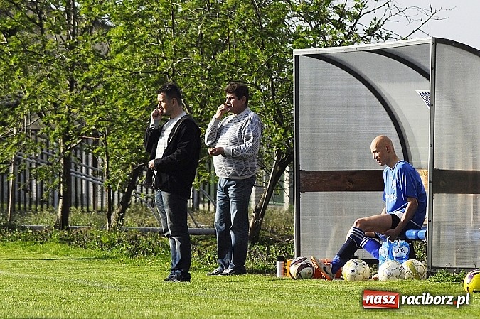Zdjęcie w galerii na portalu naszraciborz.pl: Samobój i trzy karne w meczu Krzyżanowic z Rakowem Częstochowa wiadomości z regionu