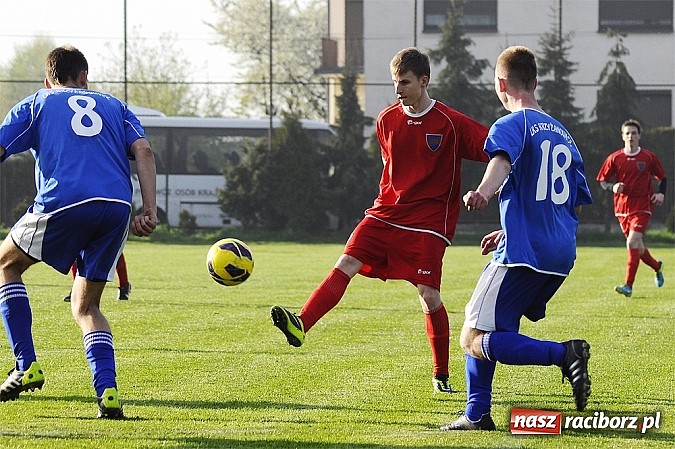 Zdjęcie w galerii na portalu naszraciborz.pl: Samobój i trzy karne w meczu Krzyżanowic z Rakowem Częstochowa wiadomości z regionu