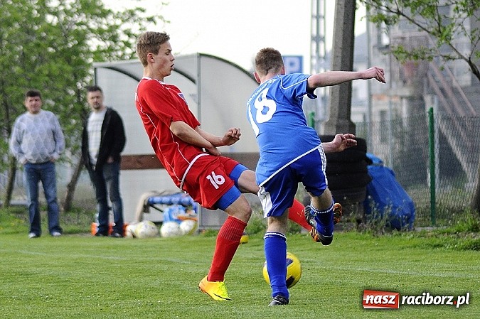 Zdjęcie w galerii na portalu naszraciborz.pl: Samobój i trzy karne w meczu Krzyżanowic z Rakowem Częstochowa wiadomości z regionu