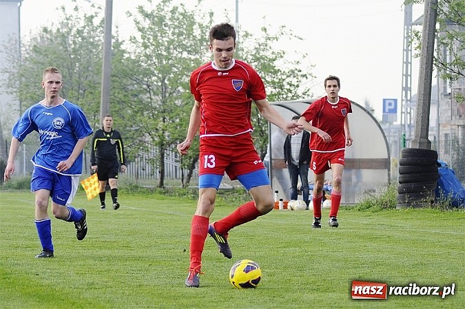 Zdjęcie w galerii na portalu naszraciborz.pl: Samobój i trzy karne w meczu Krzyżanowic z Rakowem Częstochowa wiadomości z regionu