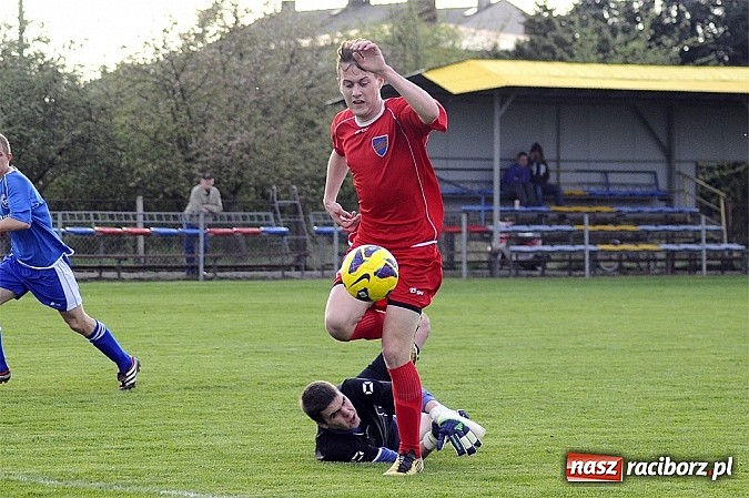 Zdjęcie w galerii na portalu naszraciborz.pl: Samobój i trzy karne w meczu Krzyżanowic z Rakowem Częstochowa wiadomości z regionu
