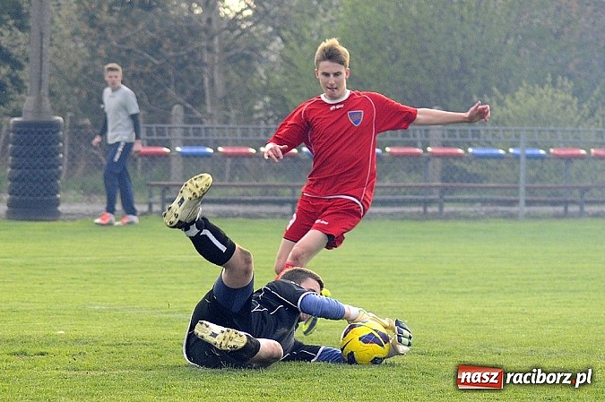 Zdjęcie w galerii na portalu naszraciborz.pl: Samobój i trzy karne w meczu Krzyżanowic z Rakowem Częstochowa wiadomości z regionu
