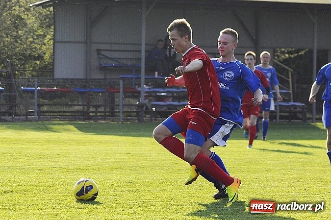 Zdjęcie w galerii na portalu naszraciborz.pl: Samobój i trzy karne w meczu Krzyżanowic z Rakowem Częstochowa wiadomości z regionu