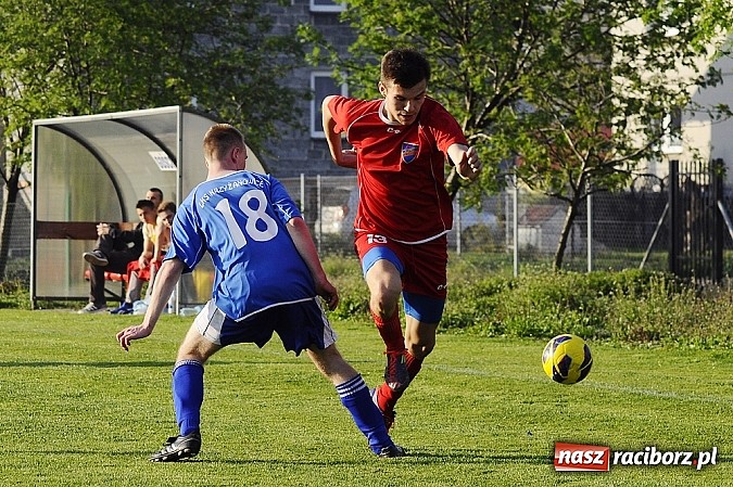 Zdjęcie w galerii na portalu naszraciborz.pl: Samobój i trzy karne w meczu Krzyżanowic z Rakowem Częstochowa wiadomości z regionu