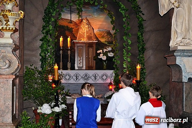 Zdjęcie w galerii na portalu naszraciborz.pl: U Bożego Grobu w kościołach naszego powiatu wiadomości z regionu