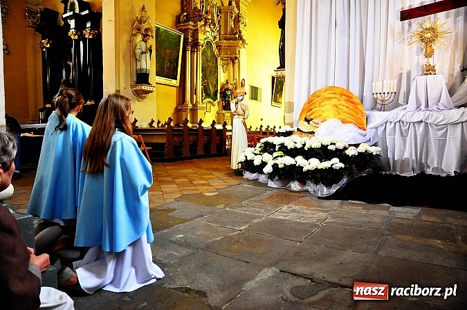 Zdjęcie w galerii na portalu naszraciborz.pl: U Bożego Grobu w kościołach naszego powiatu wiadomości z regionu