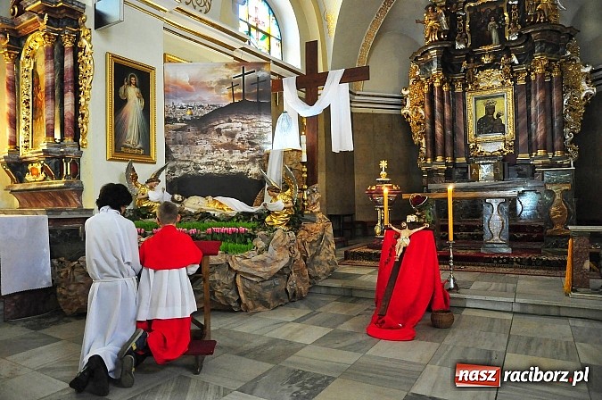 Zdjęcie w galerii na portalu naszraciborz.pl: U Bożego Grobu w kościołach naszego powiatu wiadomości z regionu