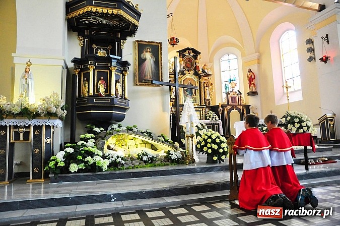 Zdjęcie w galerii na portalu naszraciborz.pl: U Bożego Grobu w kościołach naszego powiatu wiadomości z regionu