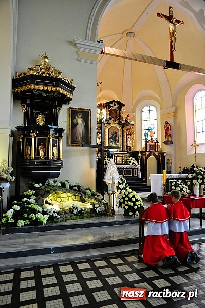 Zdjęcie w galerii na portalu naszraciborz.pl: U Bożego Grobu w kościołach naszego powiatu wiadomości z regionu