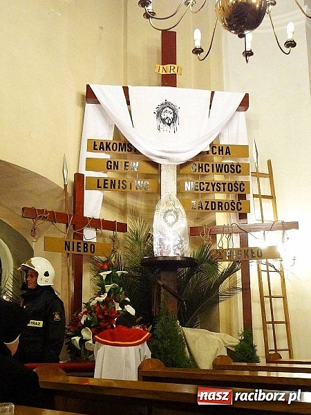 Zdjęcie w galerii na portalu naszraciborz.pl: U Bożego Grobu w kościołach naszego powiatu wiadomości z regionu