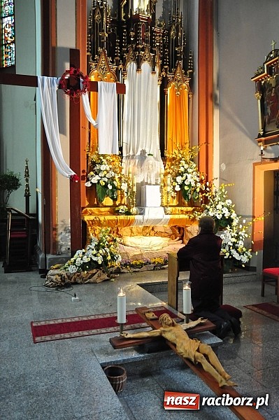 Zdjęcie w galerii na portalu naszraciborz.pl: U Bożego Grobu w kościołach naszego powiatu wiadomości z regionu