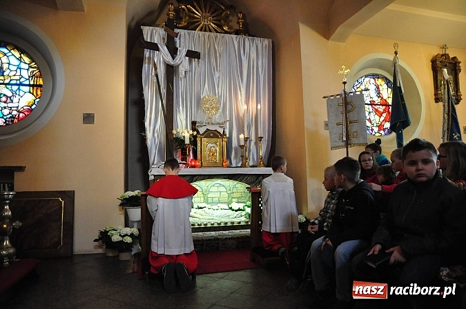 Zdjęcie w galerii na portalu naszraciborz.pl: U Bożego Grobu w kościołach naszego powiatu wiadomości z regionu