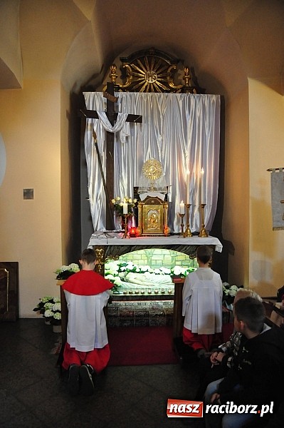 Zdjęcie w galerii na portalu naszraciborz.pl: U Bożego Grobu w kościołach naszego powiatu wiadomości z regionu