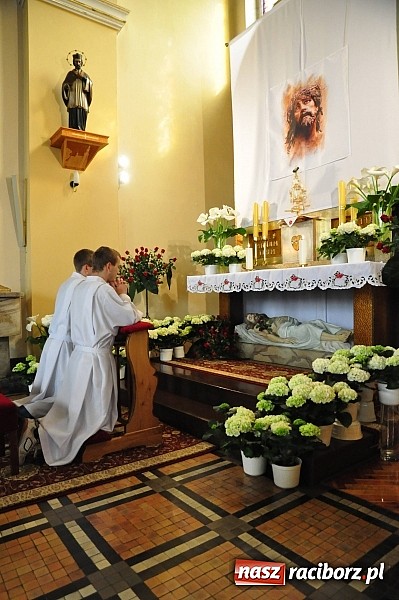 Zdjęcie w galerii na portalu naszraciborz.pl: U Bożego Grobu w kościołach naszego powiatu wiadomości z regionu