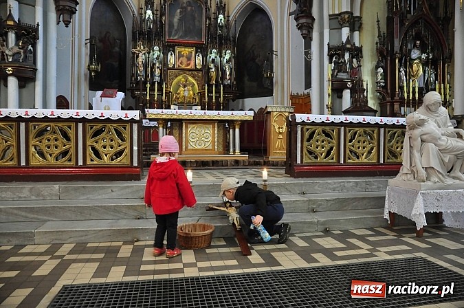 Zdjęcie w galerii na portalu naszraciborz.pl: U Bożego Grobu w kościołach naszego powiatu wiadomości z regionu