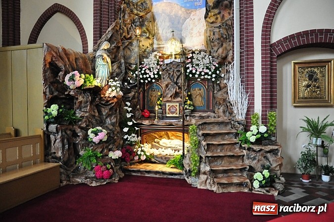 Zdjęcie w galerii na portalu naszraciborz.pl: U Bożego Grobu w kościołach naszego powiatu wiadomości z regionu