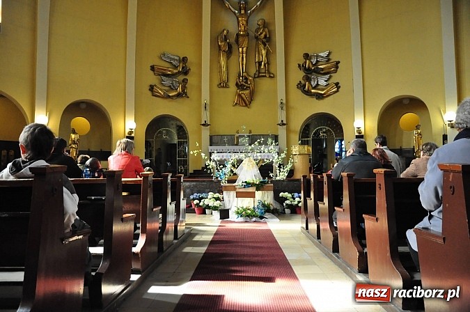 Zdjęcie w galerii na portalu naszraciborz.pl: U Bożego Grobu w kościołach naszego powiatu wiadomości z regionu