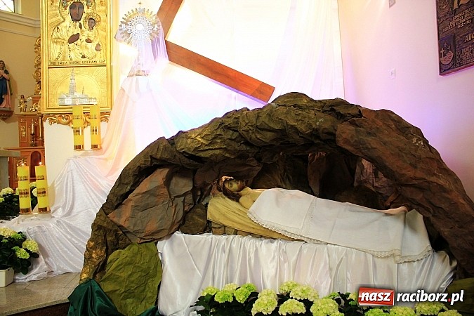 Zdjęcie w galerii na portalu naszraciborz.pl: U Bożego Grobu w kościołach naszego powiatu wiadomości z regionu