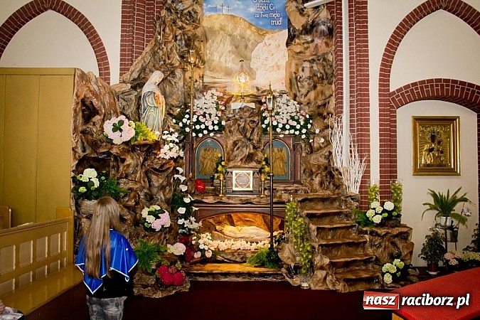 Zdjęcie w galerii na portalu naszraciborz.pl: U Bożego Grobu w kościołach naszego powiatu wiadomości z regionu