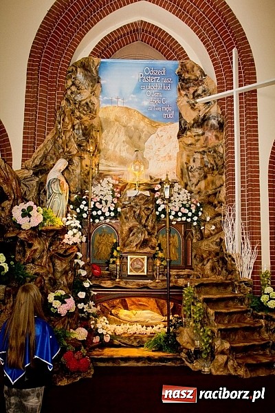 Zdjęcie w galerii na portalu naszraciborz.pl: U Bożego Grobu w kościołach naszego powiatu wiadomości z regionu