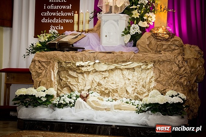 Zdjęcie w galerii na portalu naszraciborz.pl: U Bożego Grobu w kościołach naszego powiatu wiadomości z regionu