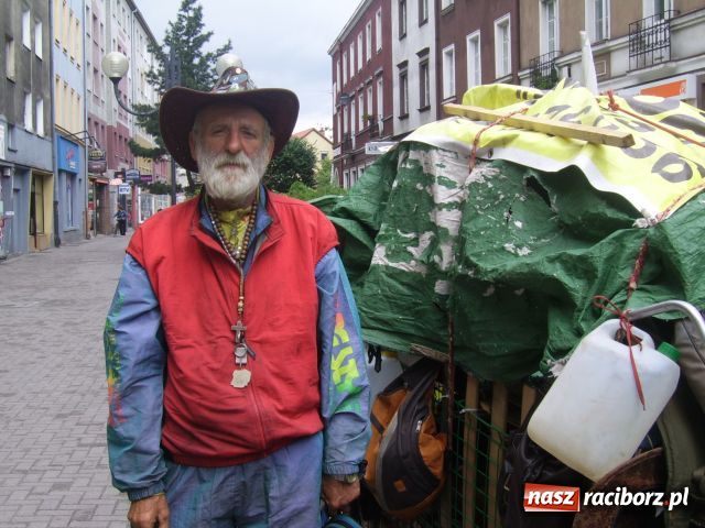 Zdjęcie w galerii na portalu naszraciborz.pl: Podróżuje, by być młodym wiadomości z regionu