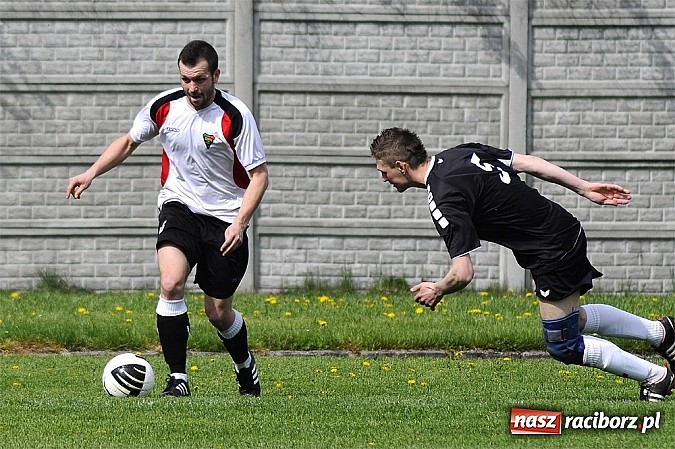 Zdjęcie w galerii na portalu naszraciborz.pl: A klasa: Wicelider z Tworkowa bezlitosny dla Czarnych Gorzyce wiadomości z regionu