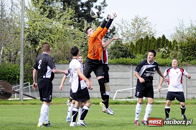 Zdjęcie w galerii na portalu naszraciborz.pl: A klasa: Wicelider z Tworkowa bezlitosny dla Czarnych Gorzyce wiadomości z regionu