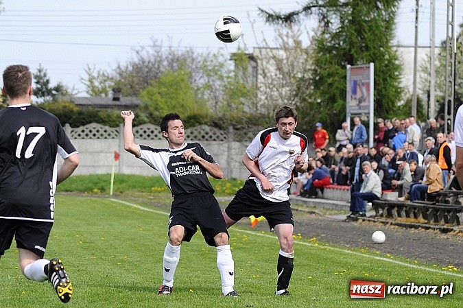 Zdjęcie w galerii na portalu naszraciborz.pl: A klasa: Wicelider z Tworkowa bezlitosny dla Czarnych Gorzyce wiadomości z regionu