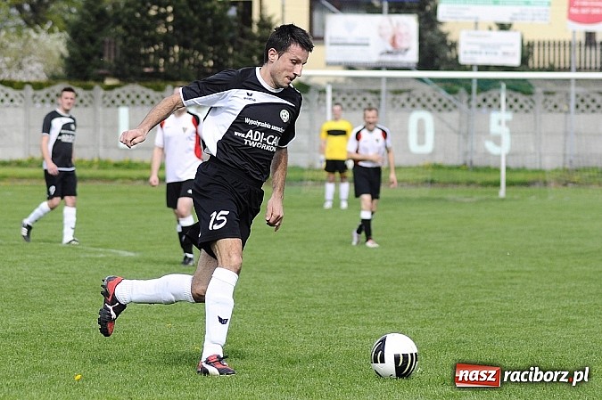 Zdjęcie w galerii na portalu naszraciborz.pl: A klasa: Wicelider z Tworkowa bezlitosny dla Czarnych Gorzyce wiadomości z regionu