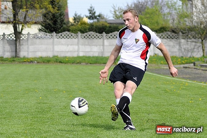 Zdjęcie w galerii na portalu naszraciborz.pl: A klasa: Wicelider z Tworkowa bezlitosny dla Czarnych Gorzyce wiadomości z regionu